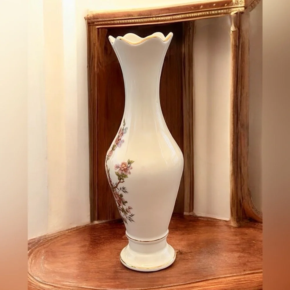 Retired Janbo Spain Porcelain Vase